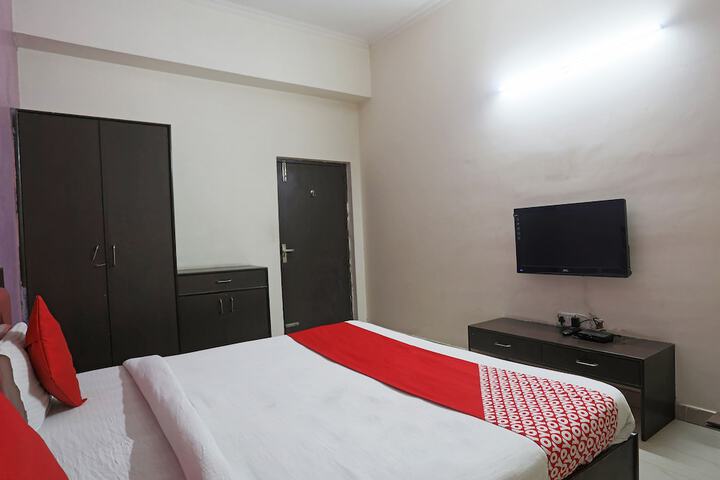 Room 8 of 27