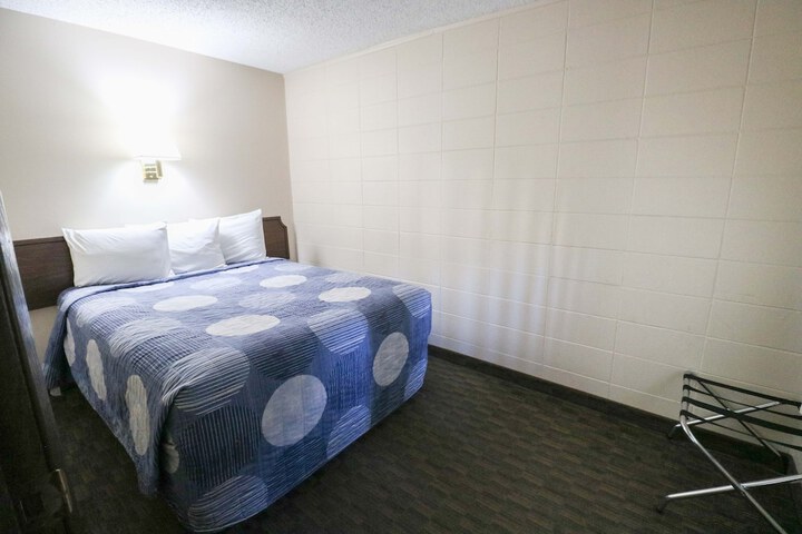 Room 17 of 51