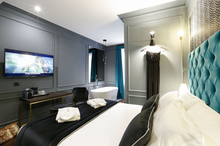 Room 9 of 80