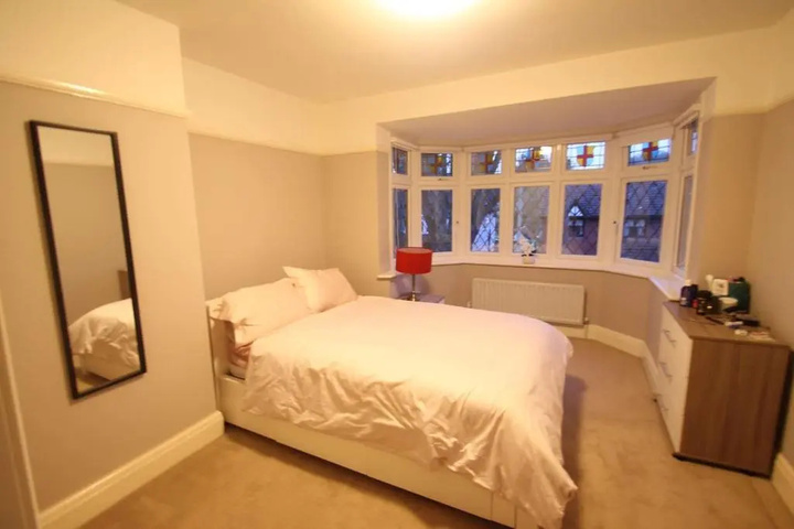 Room 2 of 10