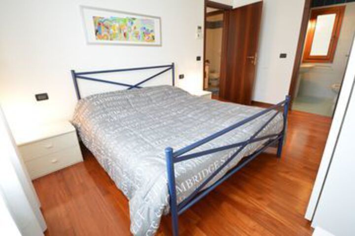 Room 10 of 27