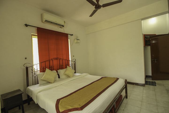Room 9 of 13