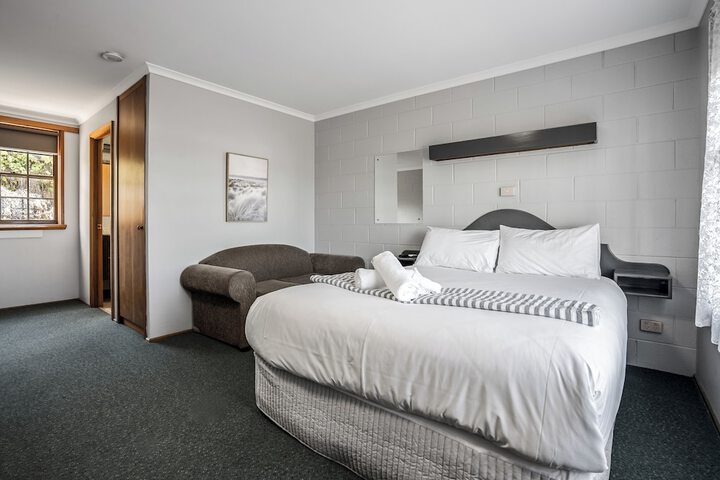 Room 6 of 30
