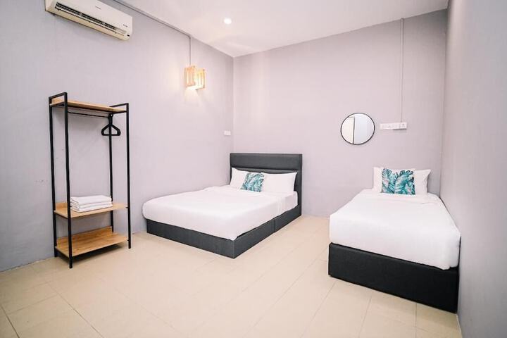 Room 2 of 31