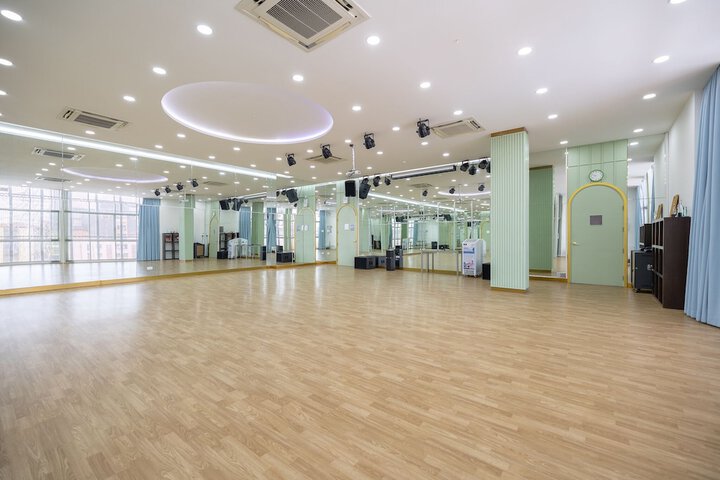 Ballroom/Hall 139 of 159