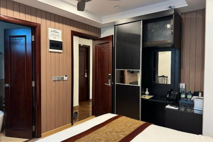 Room 21 of 114