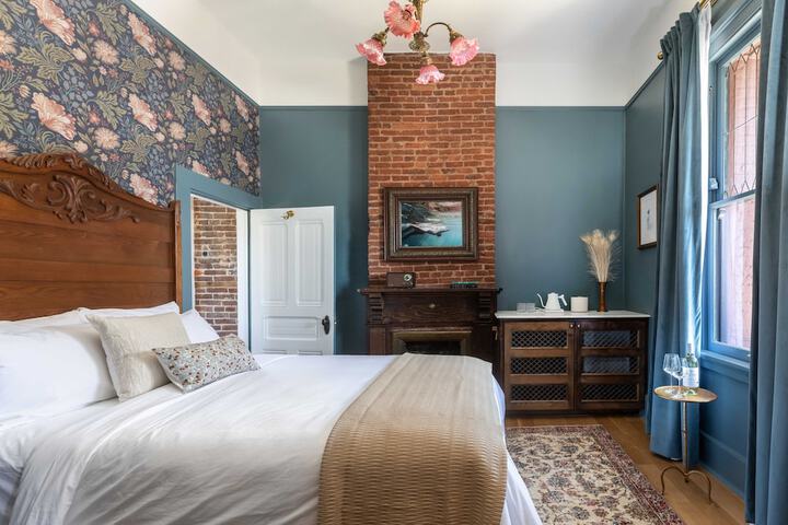 1 Queen Bed (1 of 19)