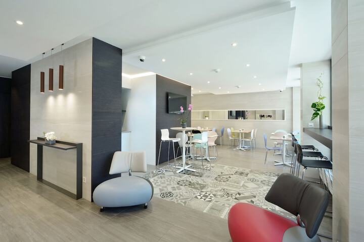 Guest Lobby