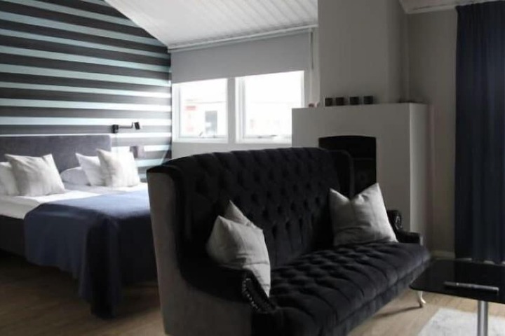 Room 6 of 33