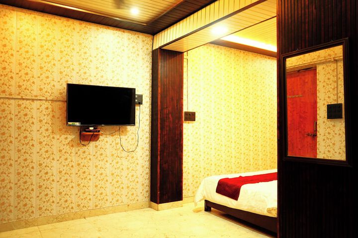 Room 16 of 36