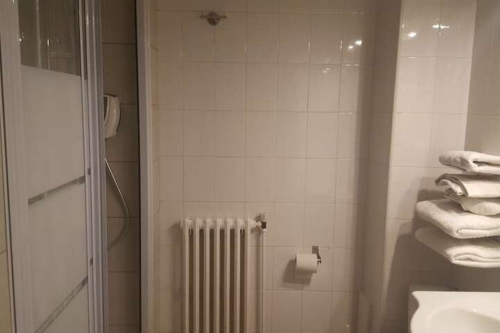 Room 34 of 38