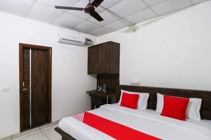 Room 3 of 8