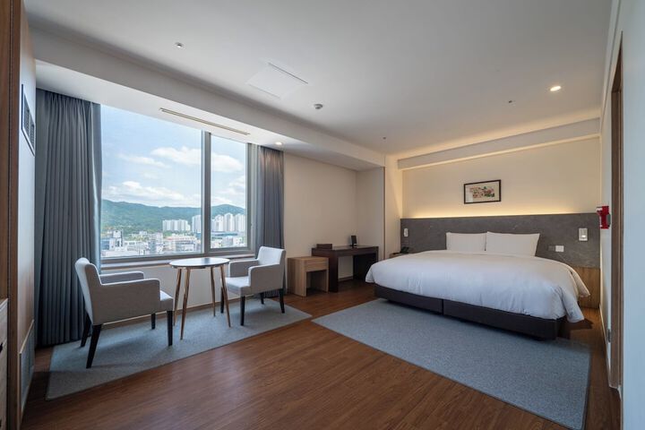 Room 13 of 54