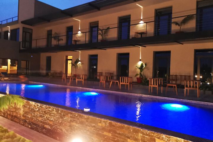 Pool 40 of 70