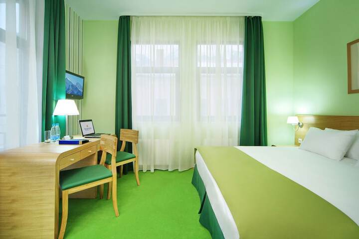Room 9 of 61