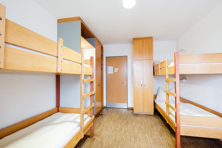 Room 16 of 37