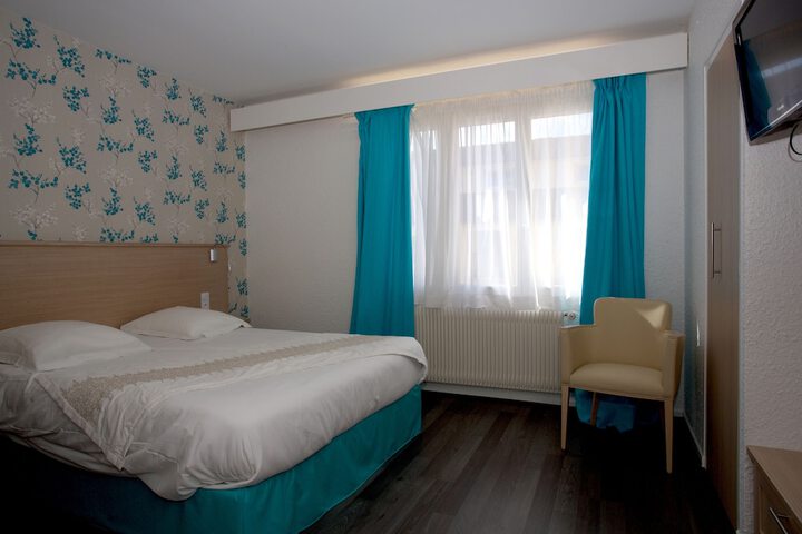 Room 10 of 38