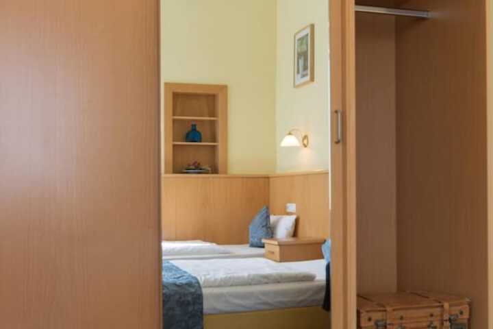 Room 16 of 38