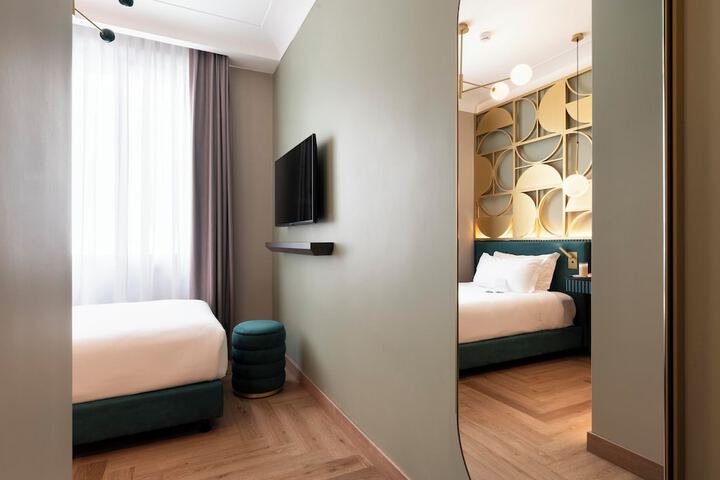 Room 28 of 82