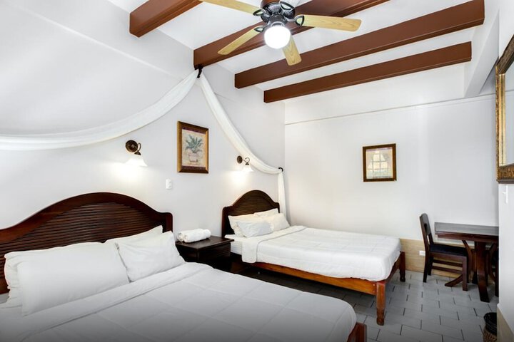 Room 7 of 12