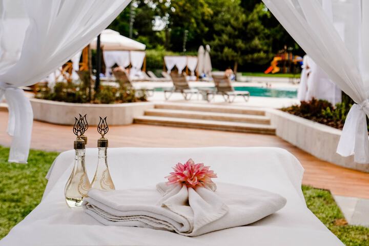 Hotel Pool