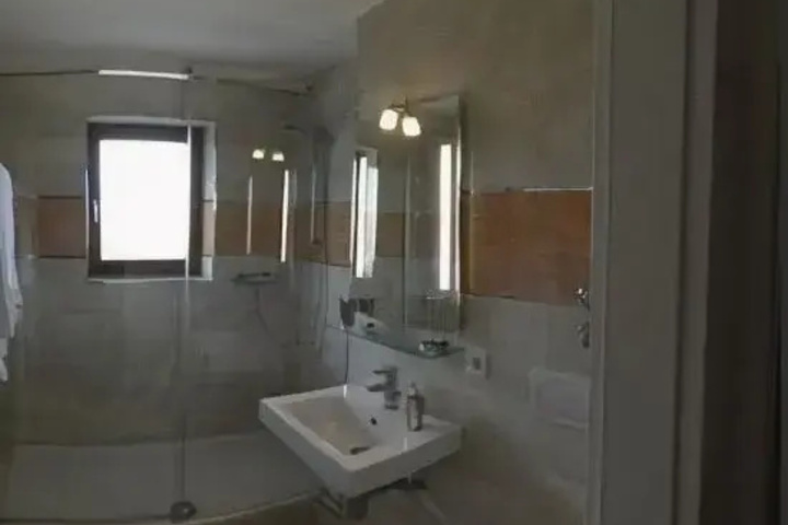 Room 6 of 6