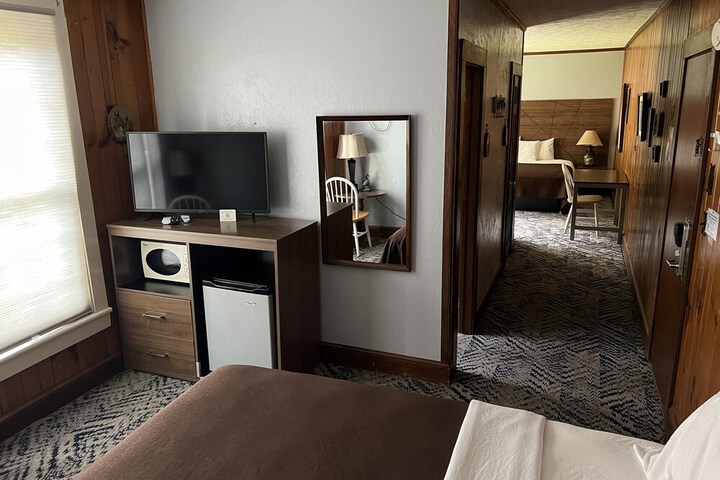 Room 13 of 48