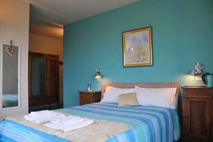 Room 6 of 72