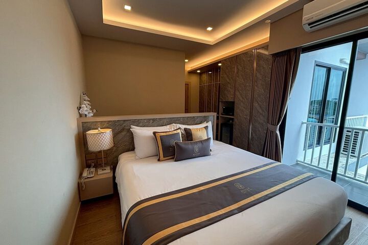 Room 7 of 13