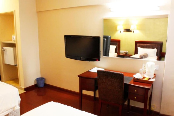 Room 9 of 28