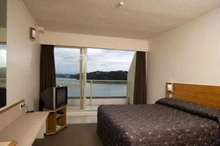 Room 2 of 4