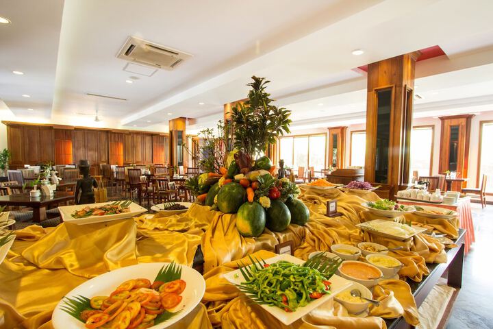 Dining 56 of 90