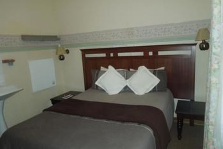 Room 5 of 14