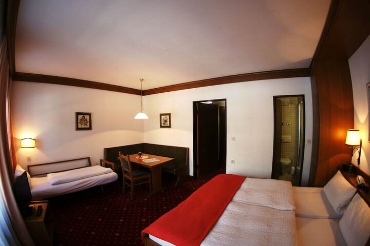 Room 14 of 65