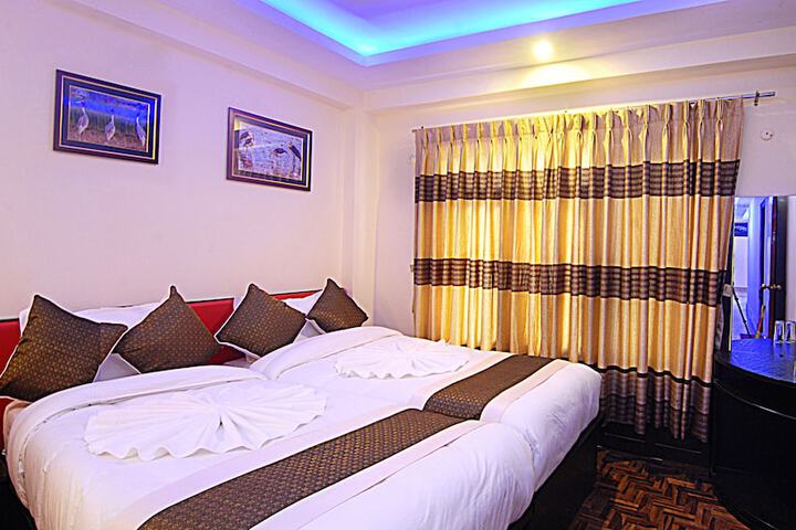 Room 13 of 38