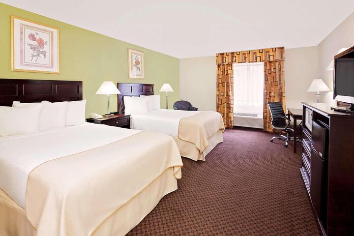 2 Double Beds (4 of 7)