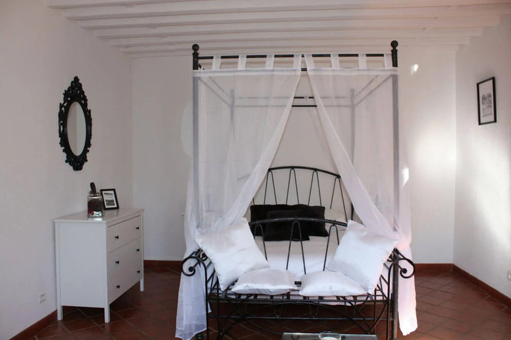 Room 4 of 17