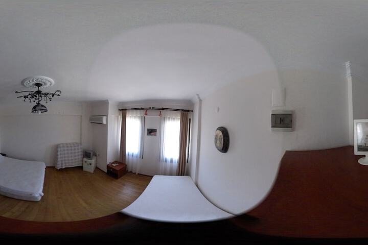 Room 7 of 92
