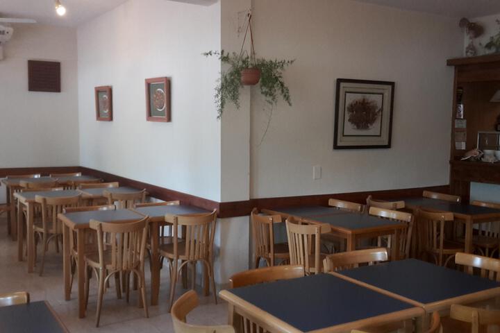 Dining 4 of 10