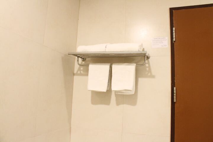 Room 72 of 159