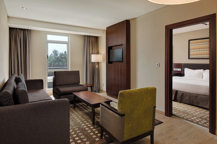 Lounge 31 of 41