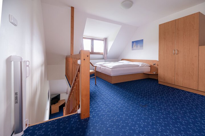 Room 14 of 65
