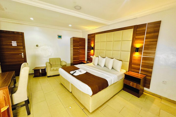 Room 10 of 51