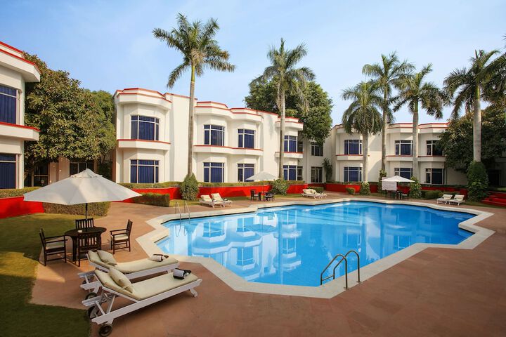 Hotel Pool
