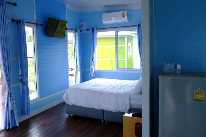 Room 6 of 28
