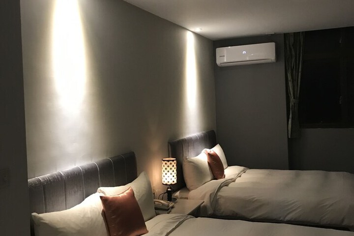 Room 30 of 48