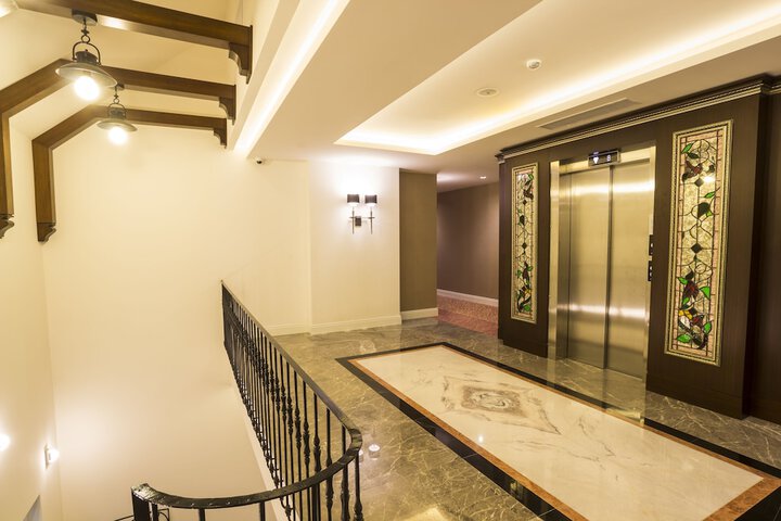 Ballroom/Hall 26 of 39