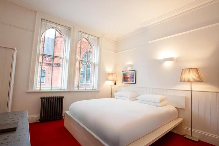 Photo of Kellys Hotel