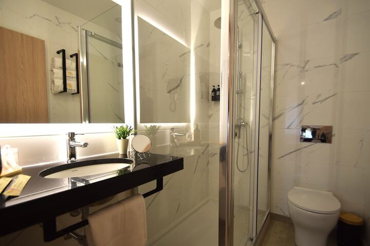 Room 6 of 21