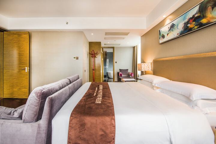 Room 10 of 130